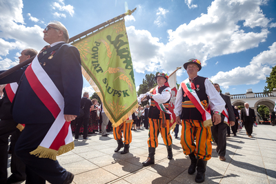 Złożenie wieńców przy Grobie Nieznanego Żołnierza – 27 czerwca 2021. Fot. Sławek Kasper (IPN)