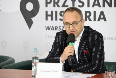 Prof. Konrad Zieliński (UMCS/MGW) podczas konferencji naukowej „Czas okupacji i zniewolenia. Żydzi i Polacy w obliczu totalitaryzmów 1939–1956” – Warszawa, 6 lipca 2021. Fot. Aleksandra Wierzchowska (IPN)