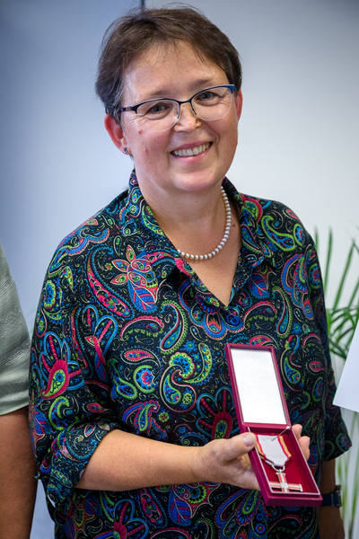 Krzyż Wolności i Solidarności przyznany pośmiertnie Wojciechowi Ziembińskiemu odebrała jego córka Teresa Krynicka – Warszawa, 8 lipca 2021. Fot. Sławek Kasper (IPN)