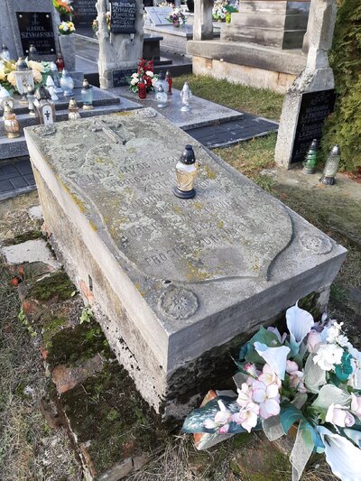 Pomnik przed remontem