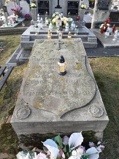 Pomnik przed remontem