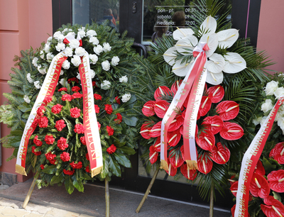 Uroczystość pod tablicą upamiętniającą podpisanie przez płk. Antoniego Chruściela „Montera” rozkazu rozpoczęcia Powstania Warszawskiego – 1 sierpnia 2021. Fot. Piotr Życieński (IPN)