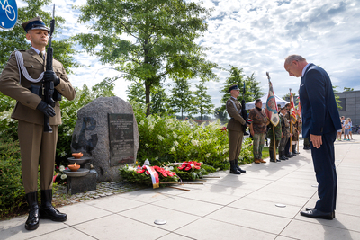 Uroczystość „Energetycy w Powstaniu” na skwerze Tadeusza Kahla – 1 sierpnia 2021. Fot Sławek Kasper (IPN)