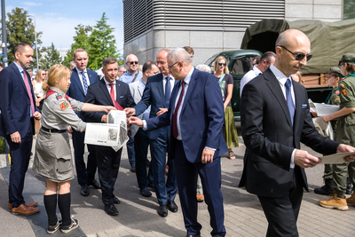 Uroczystość „Energetycy w Powstaniu” na skwerze Tadeusza Kahla – 1 sierpnia 2021. Fot Sławek Kasper (IPN)