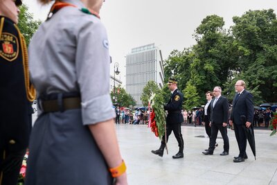Uroczystość przy pomniku Polskiego Państwa Podziemnego i Armii Krajowej – 1 sierpnia 2021. Fot. Sławek Kasper (IPN)