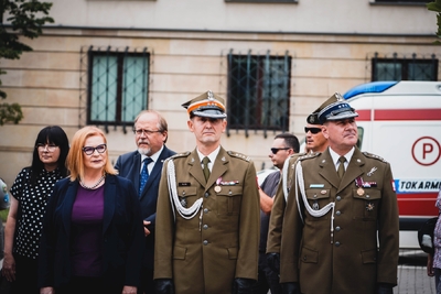 Złożenie kwiatów pod pomnikiem gen. Stefana Roweckiego „Grota” – 1 sierpnia 2021. Fot. Mateusz Niegowski (IPN)