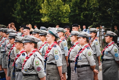 Złożenie kwiatów pod pomnikiem gen. Stefana Roweckiego „Grota” – 1 sierpnia 2021. Fot. Mateusz Niegowski (IPN)