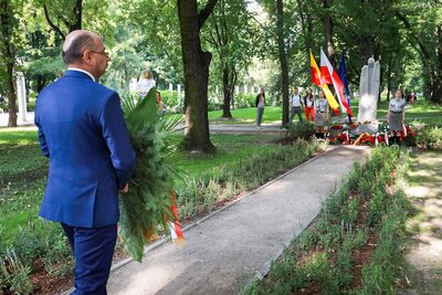 Pomnik Matki w Parku Powstańców Warszawy na Woli – 1 sierpnia 2021. Fot. Sławek Kasper (IPN)