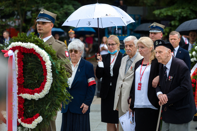 Uroczystość przy pomniku Polskiego Państwa Podziemnego i Armii Krajowej – 1 sierpnia 2021. Fot. Sławek Kasper (IPN)