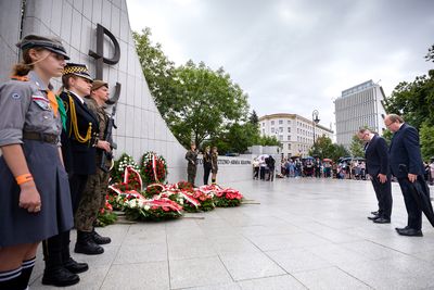 Uroczystość przy pomniku Polskiego Państwa Podziemnego i Armii Krajowej – 1 sierpnia 2021. Fot. Sławek Kasper (IPN)