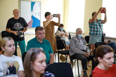 Dziennikarze i Polacy z Wilna podczas spotkania z przedstawicielami IPN i NAC. Fot. Marian Paluszkiewicz/Kurier Wileński