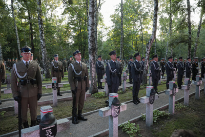 Uroczystość przy pomniku Poległych w 1920 r. na Powązkach Wojskowych – Warszawa, 14 sierpnia 2021. Fot. Mikołaj Bujak (IPN)