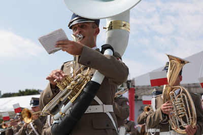 Uroczystość przy Grobie Nieznanego Żołnierza na placu Marszałka Józefa Piłsudskiego – Warszawa, 15 sierpnia 2021. Fot. Mikołaj Bujak (IPN)