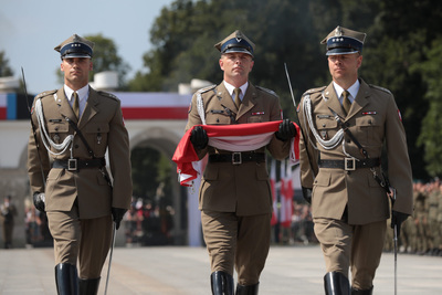 Uroczystość przy Grobie Nieznanego Żołnierza na placu Marszałka Józefa Piłsudskiego – Warszawa, 15 sierpnia 2021. Fot. Mikołaj Bujak (IPN)