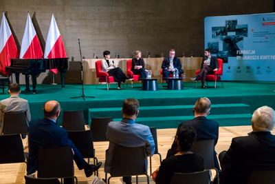 Debata „Dyplomacja publiczna i troska o dobre imię Polski za granicą” – 27 sierpnia 2021. Fot Sławek Kasper (IPN)