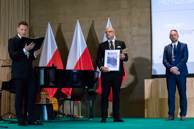 Wręczenie Nagrody Przeszłość/Przyszłość w kategorii „Dyplomacja publiczna i troska o dobre imię Polski za granicą” – Sulejówek, 28 sierpnia 2021. Fot. Sławek Kasper (IPN)