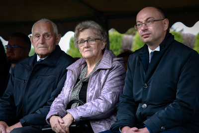 Od lewej: Eugeniusz Szylar z żoną Marią i wiceprezes IPN dr Mateusz Szpytma – 1 września 2021. Fot. Sławek Kasper (IPN)