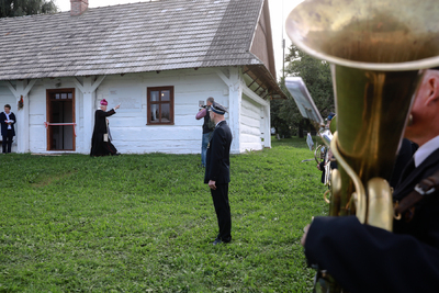 W Markowej udostępniony został dla zwiedzających dom, w którym w czasie II wojny światowej ukrywano Żydów – 1 września 2021. Fot. Sławek Kasper (IPN)