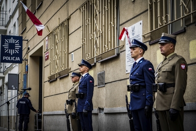 fot. uroczystość odsłonięcia tablicy pamiątkowej poświęconej pamięci Władysława Sebyły – Warszawa,  MN/BUWiM