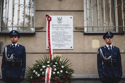 fot. uroczystość odsłonięcia tablicy pamiątkowej poświęconej pamięci Władysława Sebyły – Warszawa,  MN/BUWiM