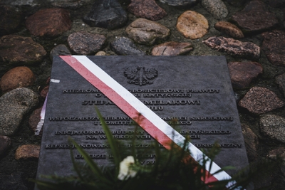 Odsłonięci tablicy upamiętniającej Stefana Melaka – fot. MN/BUWiM