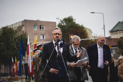 Odsłonięci tablicy upamiętniającej Stefana Melaka – fot. MN/BUWiM