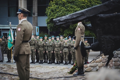 Odsłonięci tablicy upamiętniającej Stefana Melaka – fot. MN/BUWiM