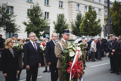 Odsłonięci tablicy upamiętniającej Stefana Melaka – fot. MN/BUWiM
