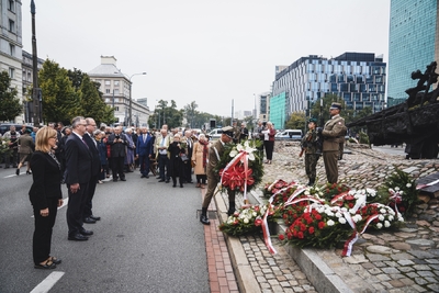 Odsłonięci tablicy upamiętniającej Stefana Melaka – fot. MN/BUWiM