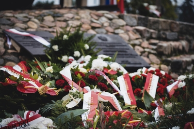 Odsłonięci tablicy upamiętniającej Stefana Melaka – fot. MN/BUWiM