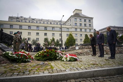 Odsłonięci tablicy upamiętniającej Stefana Melaka – fot. MN/BUWiM