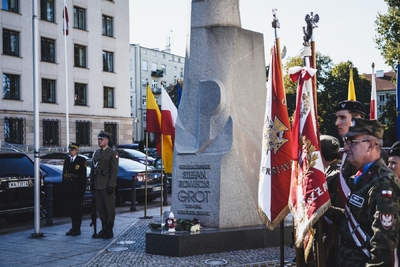 Uroczystość pod pomnikiem gen. Stefana Roweckiego „Grota” – Warszawa, 27 września 2021. Fot. Mateusz Niegowski (IPN)