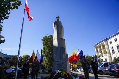 Uroczystość pod pomnikiem gen. Stefana Roweckiego „Grota” – Warszawa, 27 września 2021. Fot. Mateusz Niegowski (IPN)