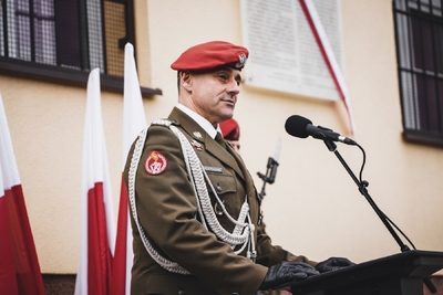 Uroczyste odsłonięcie tablicy upamiętniającej Annę Kostewicz i Juliena Bryana – fot. MN/BUWiM