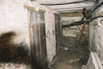 Piwnica w budynku dawnego Wojewódzkiego Urzędu Bezpieczeństwa Publicznego w Białymstoku, gdzie – w areszcie i karcerze – okupanci sowieccy i ich miejscowi kolaboranci dokonywali zbrodni na Polakach. Fot. IPN