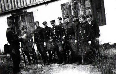 Oddział „Roja” na zbiórce, 10 V 1948 r. Oddział „Roja” na zbiórce, 10 V 1948 r.