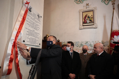 Prezes IPN dr Karol Nawrocki odsłonił tablicę upamiętniającą żołnierzy Narodowego Zjednoczenia Wojskowego z ostatniego patrolu „Roja” – Pawłowo Kościelne, 16 października 2021. Fot. Mikołaj Bujak (IPN) Prezes IPN dr Karol Nawrocki odsłonił tablicę upamiętniającą żołnierzy Narodowego Zjednoczenia Wojskowego z ostatniego patrolu „Roja” – Pawłowo Kościelne, 16 października 2021. Fot. Mikołaj Bujak (IPN)