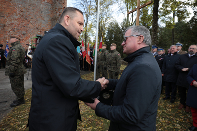 Uroczystości upamiętniające żołnierzy Narodowego Zjednoczenia Wojskowego z ostatniego patrolu „Roja” – Pawłowo Kościelne, 16 października 2021. Fot. Mikołaj Bujak (IPN) Uroczystości upamiętniające żołnierzy Narodowego Zjednoczenia Wojskowego z ostatniego patrolu „Roja” – Pawłowo Kościelne, 16 października 2021. Fot. Mikołaj Bujak (IPN)