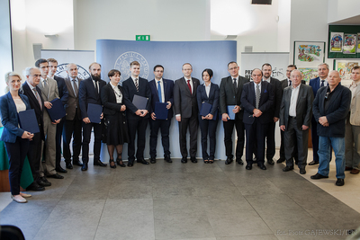 Zdjęcie pamiątkowe na zakończenie uroczystości