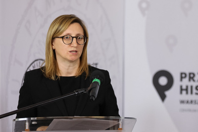 Marzena Kruk, dyrektor AIPN, podczas konferencji „Unboxing obrazów. Wpływ archiwów audiowizualnych i fotograficznych na kulturę” – Warszawa, 27 października 2021. Fot. Mikołaj Bujak (IPN)