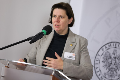 Monika Krawczyk (Żydowski Instytut Historyczny) podczas konferencji „Unboxing obrazów. Wpływ archiwów audiowizualnych i fotograficznych na kulturę” – Warszawa, 27 października 2021. Fot. Mikołaj Bujak (IPN)