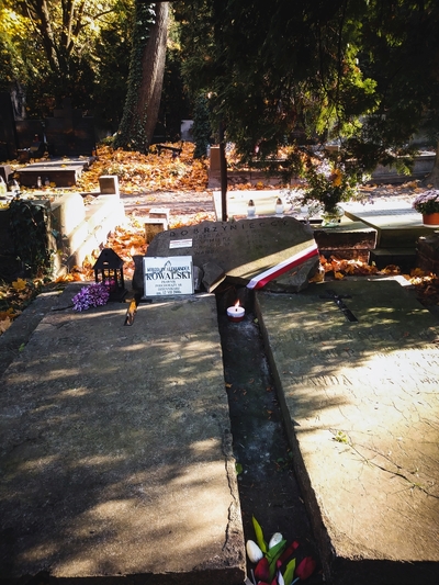 Oznaczone mogiły na Cmentarzu Powązkowskim - fot. AW/BUWiM