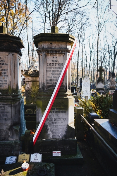 Oznaczone mogiły na Cmentarzu Powązkowskim – fot. MN/BUWiM