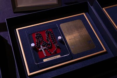 Różaniec należący do Zofii Bieniewskiej, przekazany rodzinie podczas uroczystości w Białymstoku – 4 listopada 2021. Fot. Mikołaj Bujak (IPN)