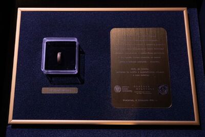 Obrączka Janiny Kacały, przekazana rodzinie podczas uroczystości w Białymstoku – 4 listopada 2021. Fot. Mikołaj Bujak (IPN)