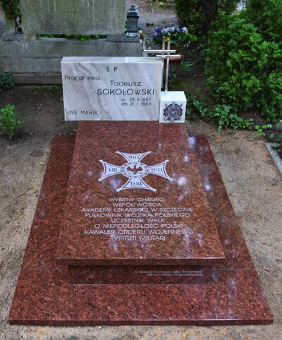 Wyremontowany grób płk. prof. Tadeusza Sokołowskiego znajdujący się na Cmentarzu Centralnym w Szczecinie