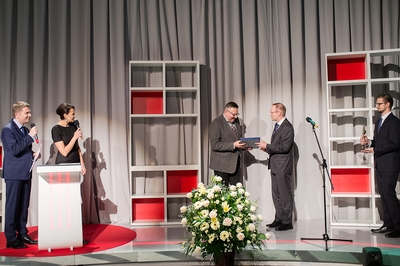 Nagrodę czytelników z rąk prezesa IPN dr. Łukasza Kamińskiego odebrał Maciej Gawlikowski za publikację „No Future! Historia krakowskiej FMW”. Praca zdobyła na stronie internetowej 4385 głosów czytelników.