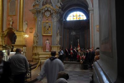 Uroczysta msza w kościele pw. św. Teresy w Wilnie (Ostra Brama) za żołnierzy AK walczących o Wilno w operacji „Ostra Brama”