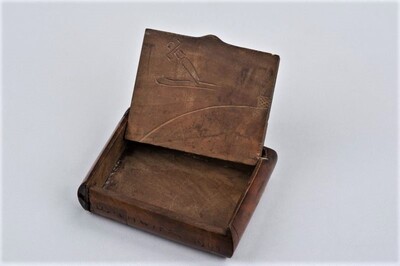 Tabakiera wykonana w KL Auschwitz przez Bronisława Czecha, słynnego polskiego olimpijczyka (źródło: Archiwum PMA-B)