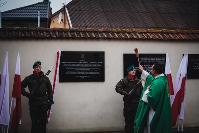 Uroczystość odsłonięcia tablicy upamiętniającej Stefana Szmakfefera – fot. MN/BUWiM